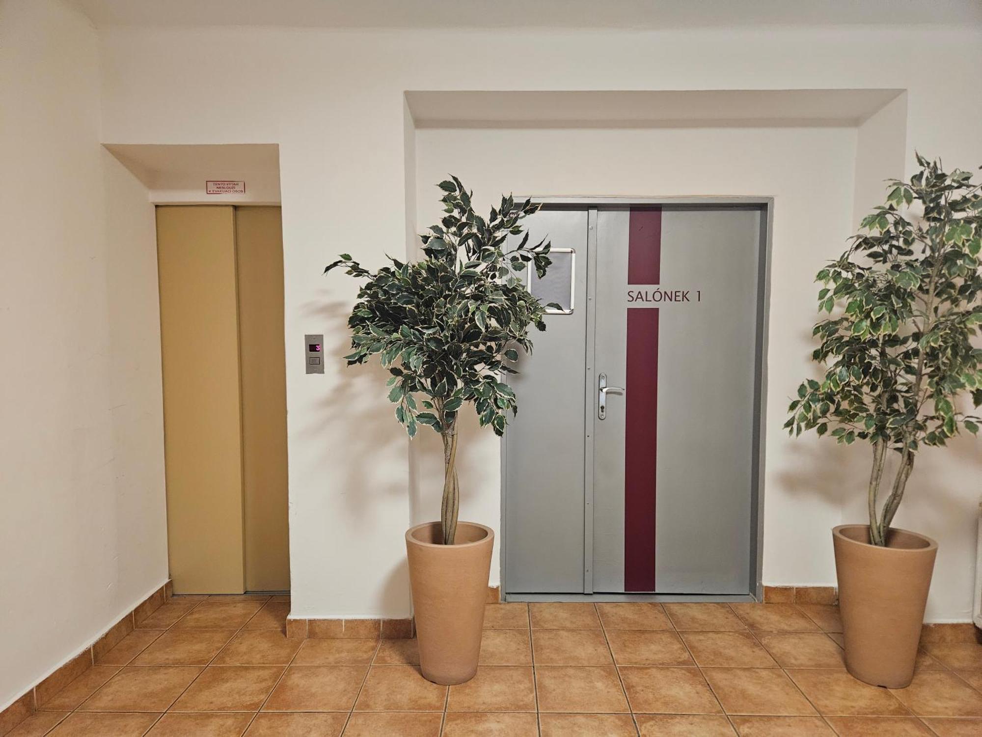 Hotel Trim Pardubice Kültér fotó